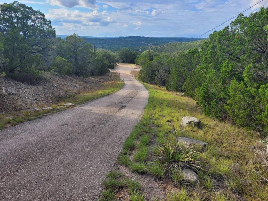 Entire 2Br 2Ba Hilltop View Home Sleeps 7 Pets 4 Acres Jacuzzi Central Ac Kingbeds Free Wifi-Parking Kitchen Washerdryer Starry Terrace Two Sunset Dining Patios Grill Stovetop Oven Fridge Onsitewoodedhiking Wildlife Coveredpatio4Pets & Birds Singing! Marble Falls Exteriör bild