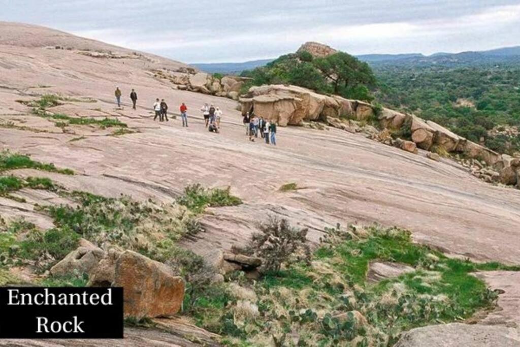 Entire 2Br 2Ba Hilltop View Home Sleeps 7 Pets 4 Acres Jacuzzi Central Ac Kingbeds Free Wifi-Parking Kitchen Washerdryer Starry Terrace Two Sunset Dining Patios Grill Stovetop Oven Fridge Onsitewoodedhiking Wildlife Coveredpatio4Pets & Birds Singing! Marble Falls Exteriör bild