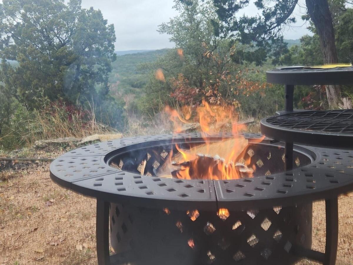 Entire 2Br 2Ba Hilltop View Home Sleeps 7 Pets 4 Acres Jacuzzi Central Ac Kingbeds Free Wifi-Parking Kitchen Washerdryer Starry Terrace Two Sunset Dining Patios Grill Stovetop Oven Fridge Onsitewoodedhiking Wildlife Coveredpatio4Pets & Birds Singing! Marble Falls Exteriör bild